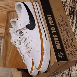Men Nike Court Legacy shoes only worn a couple of times NO BOX